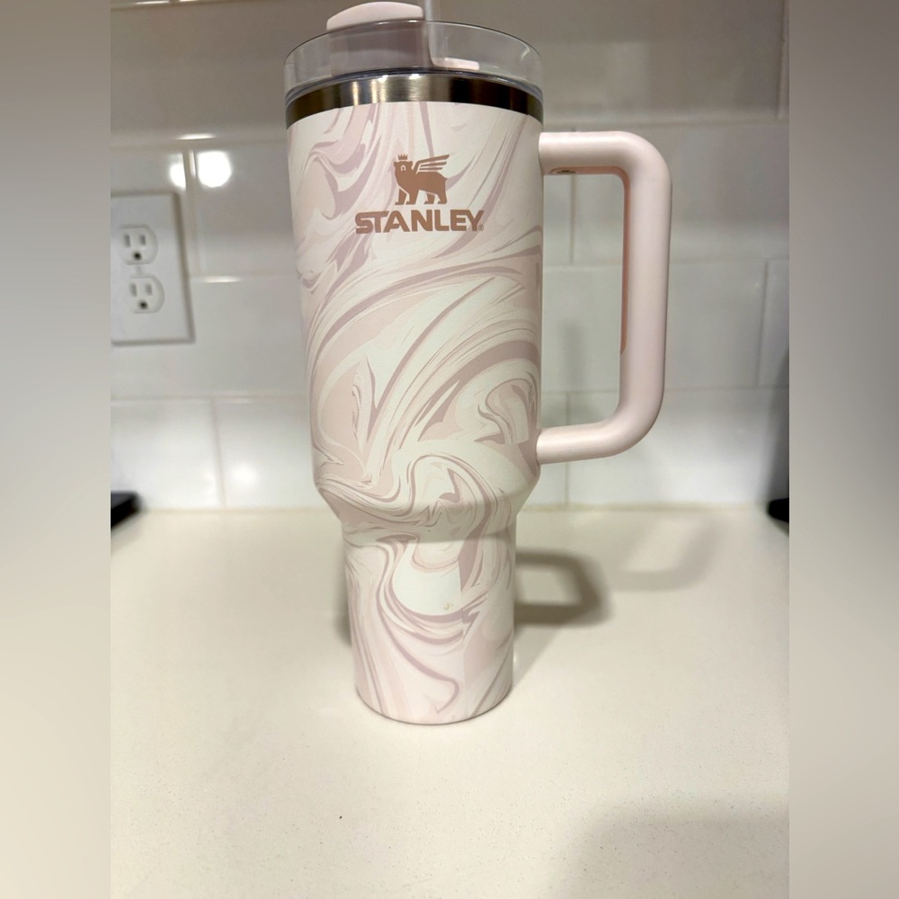STANLEY Quencher H2.0 - 40oz Tumbler with Handle RETIRED COLOR!! ROSE GOLD SWIRL